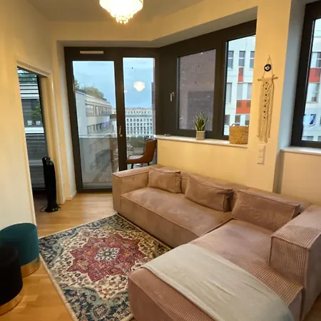 Check Point Charlie Luxury Apartment With Balcony